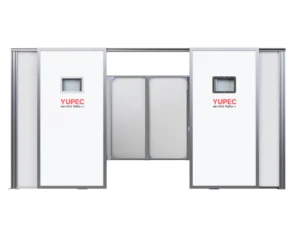 Rendering su sfondo bianco della cabina di saldatura (welding room) di Yupec Service Italia, vista aperta frontalmente